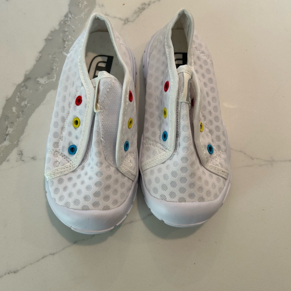 NWOT kids size 8 sneakers